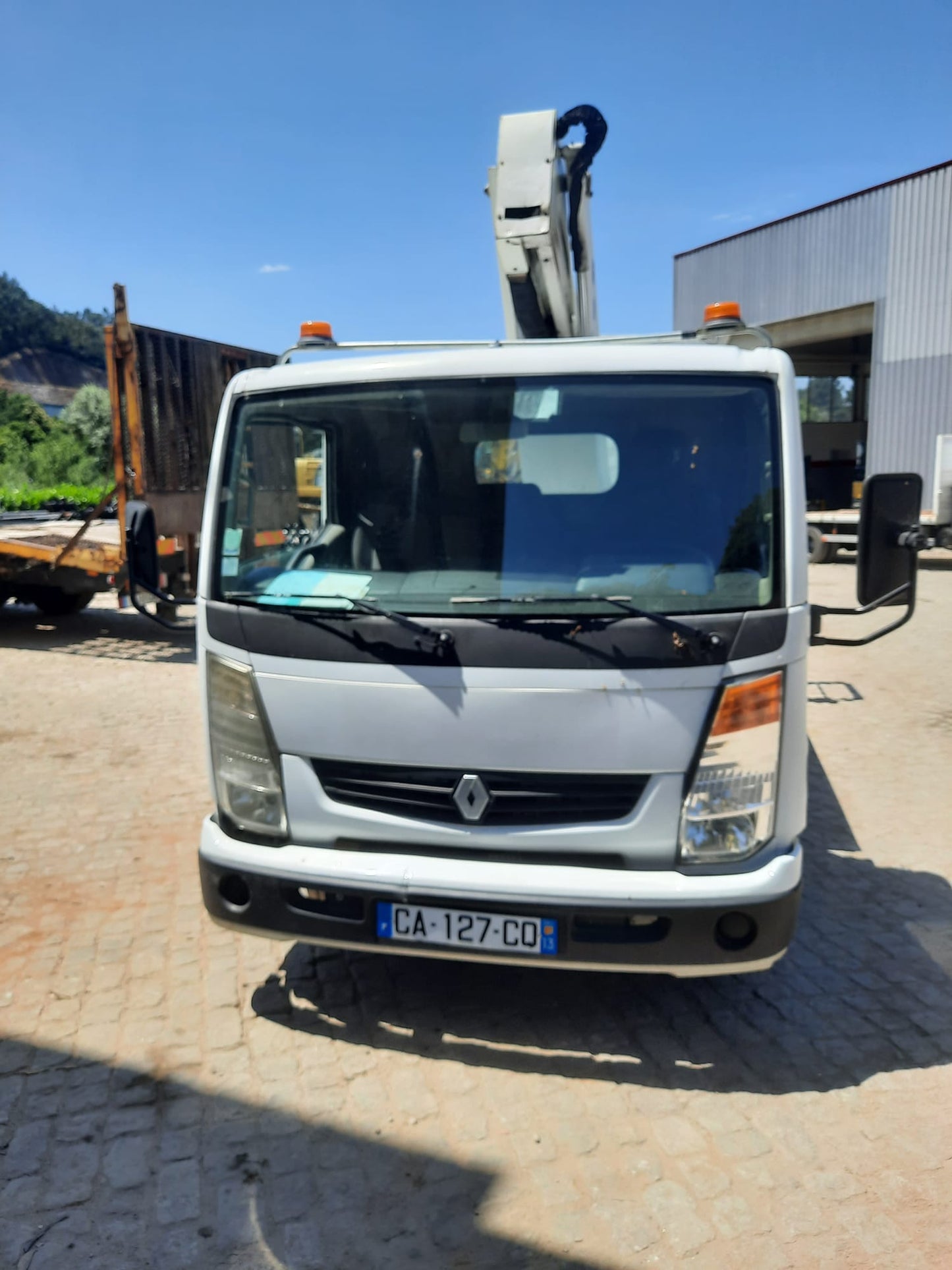 Viatura Renault Maxity 110DXI