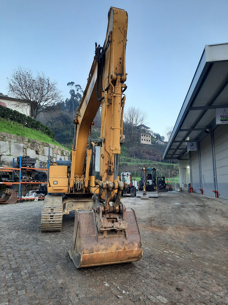 Escavadora de Rastos Komatsu PC160LC-8