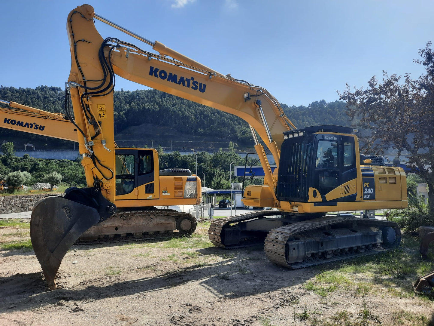 Escavadora de Rastos Komatsu PC240NLC-11EO