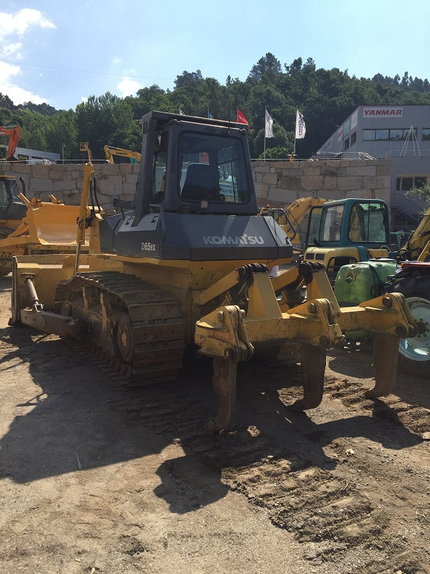 Komatsu D65EX-12 Bulldozer