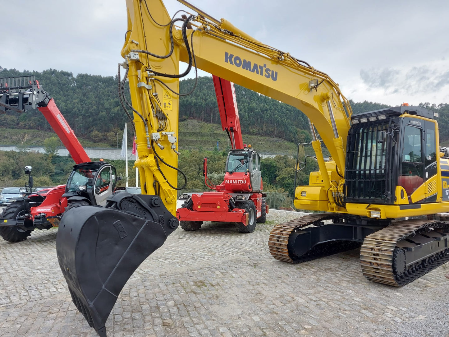 Escavadora de Rastos Komatsu PC170LC-11