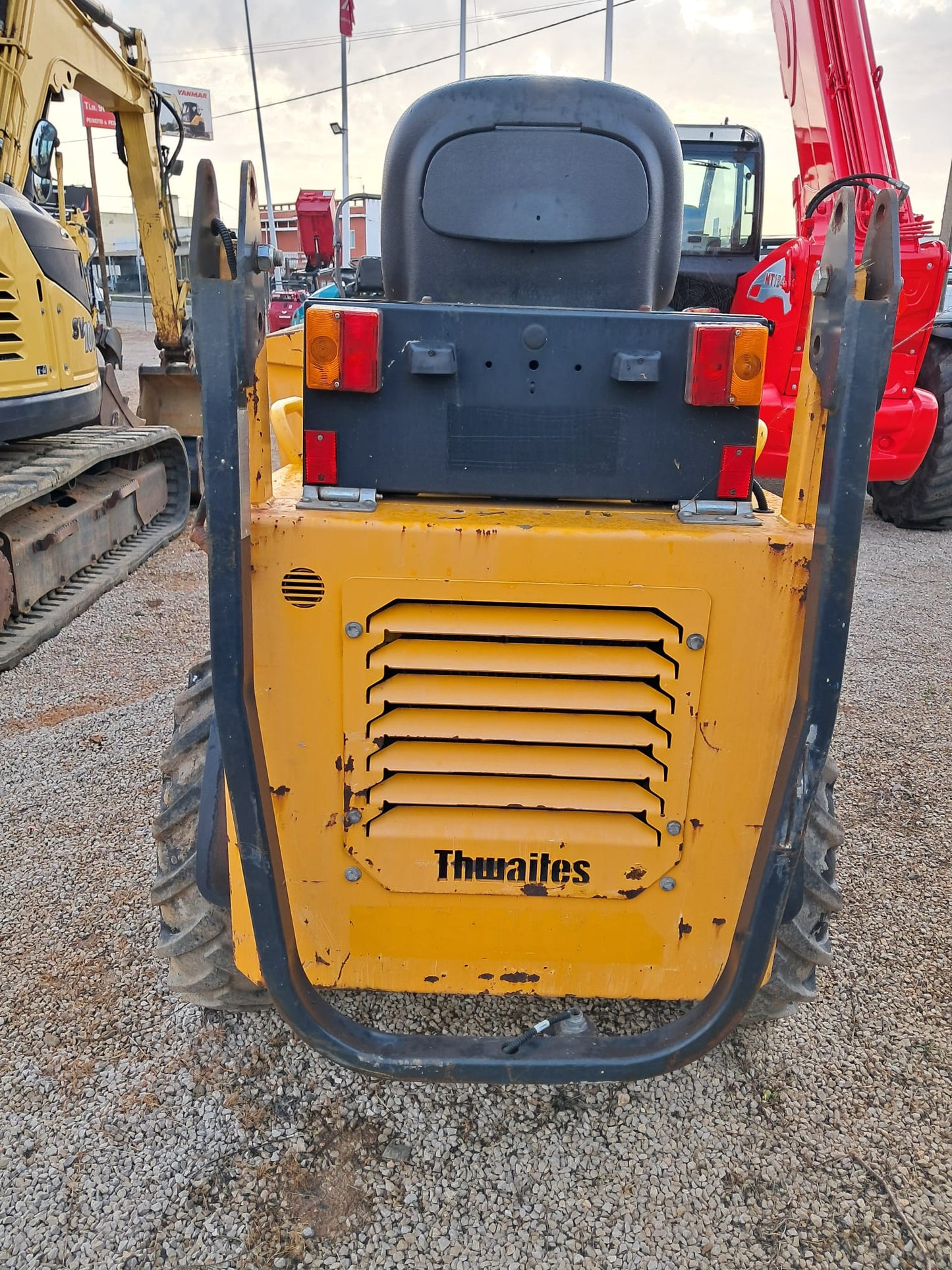 Dumper Thwaites Mach203