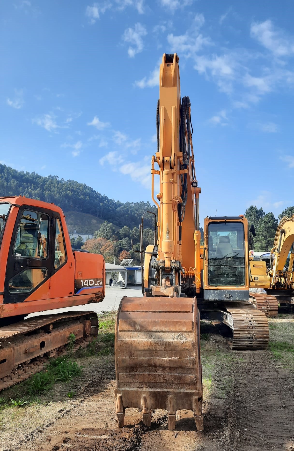 Escavadora de Rastos Hyundai Robex 145LCR-9A