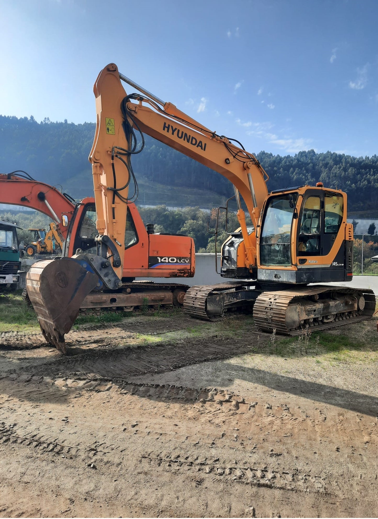 Escavadora de Rastos Hyundai Robex 145LCR-9A