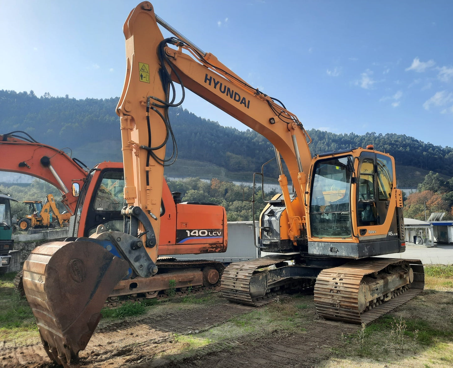 Escavadora de Rastos Hyundai Robex 145LCR-9A