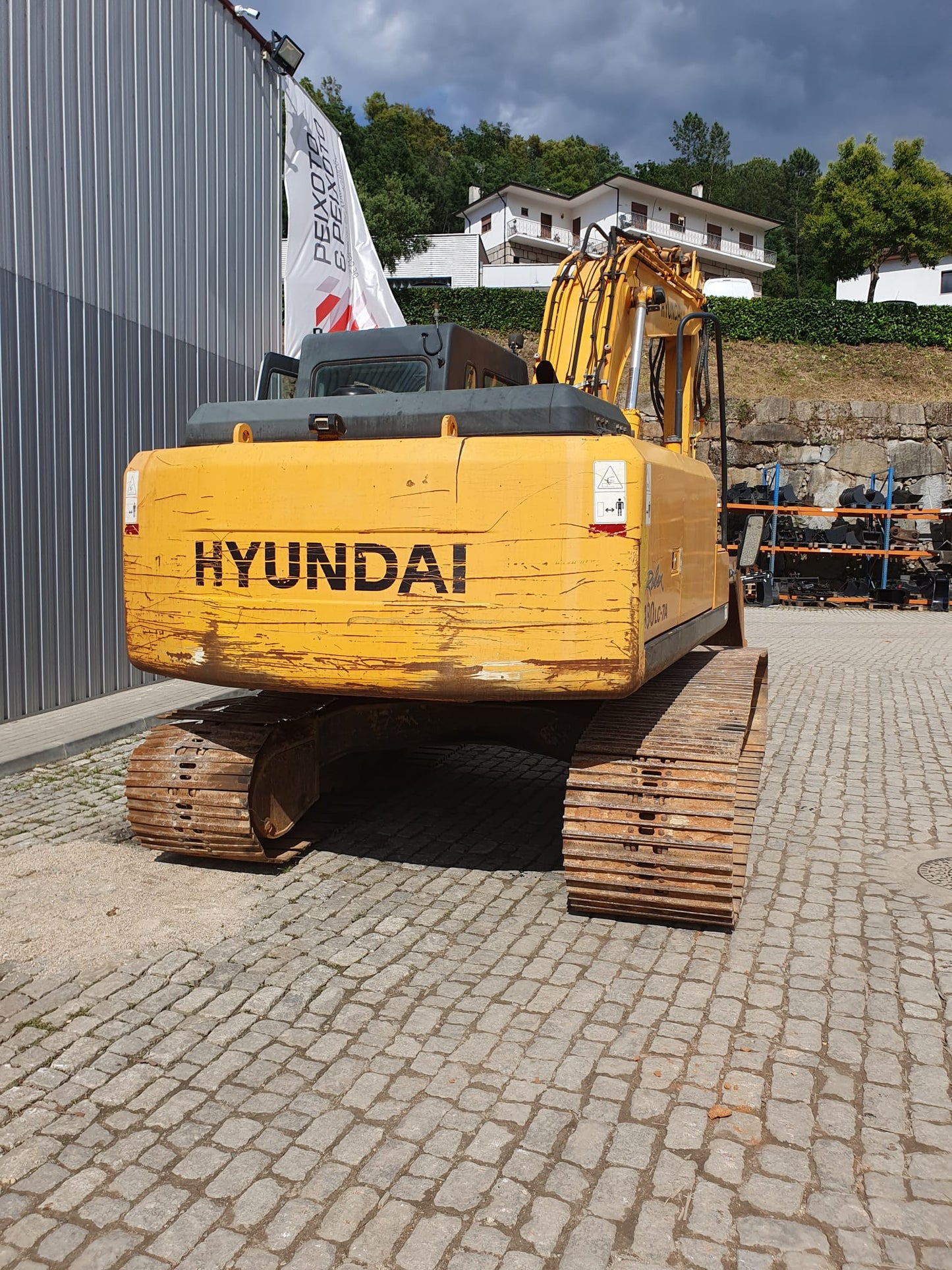 Escavadora de Rastos Hyundai Robex180LC-7A